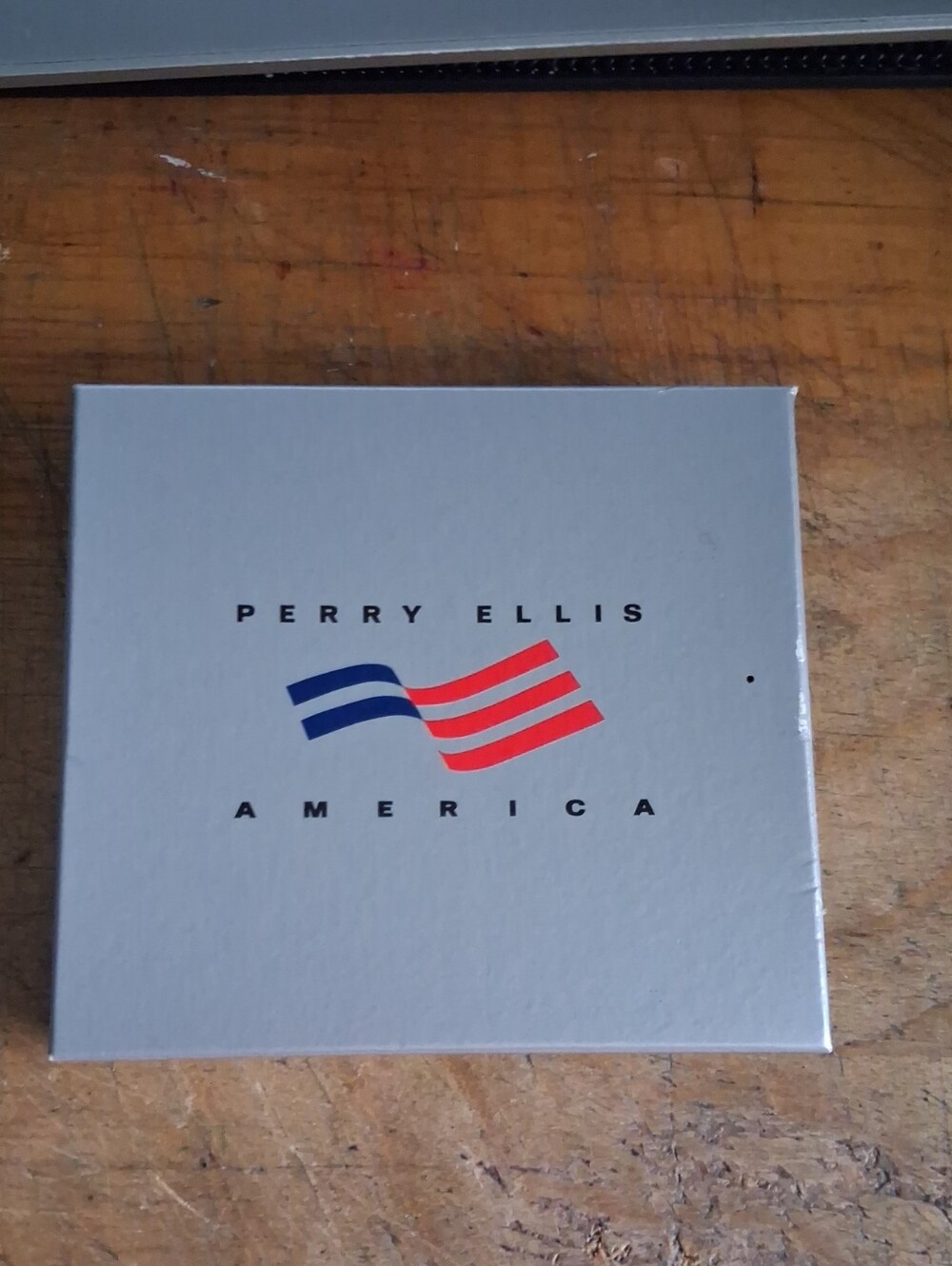 Perry Ellis Mens Trifold Leather Wallet